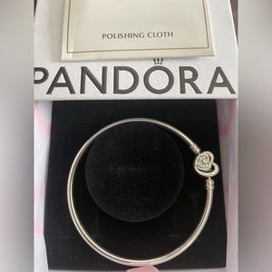 Pandora Moments Entwined Infinite Hearts Bangle